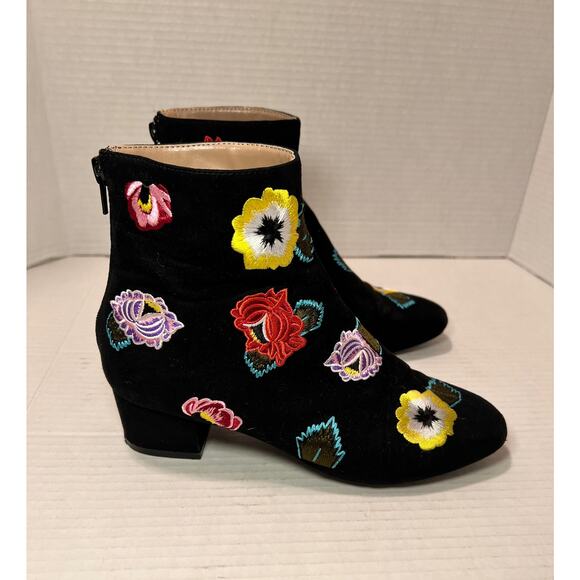 Betsey Johnson Twiggy Floral Embroidered Boho Booties Black Size 6 M - Picture 4 of 10